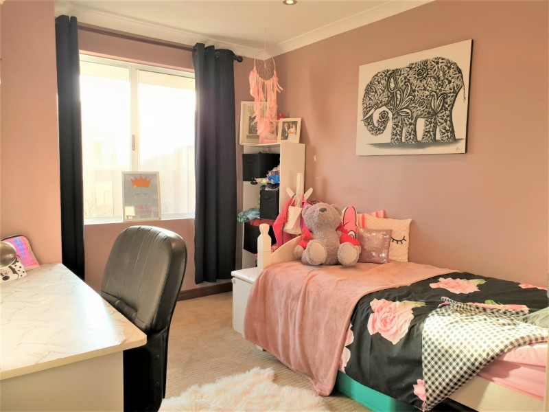 28 Tahlee Retreat, Carramar WA 6031