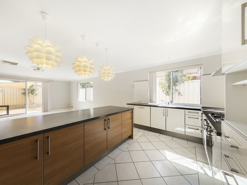 27 Innesvale Way, Carramar WA 6031