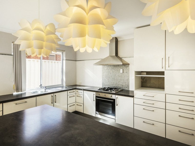 27 Innesvale Way, Carramar WA 6031