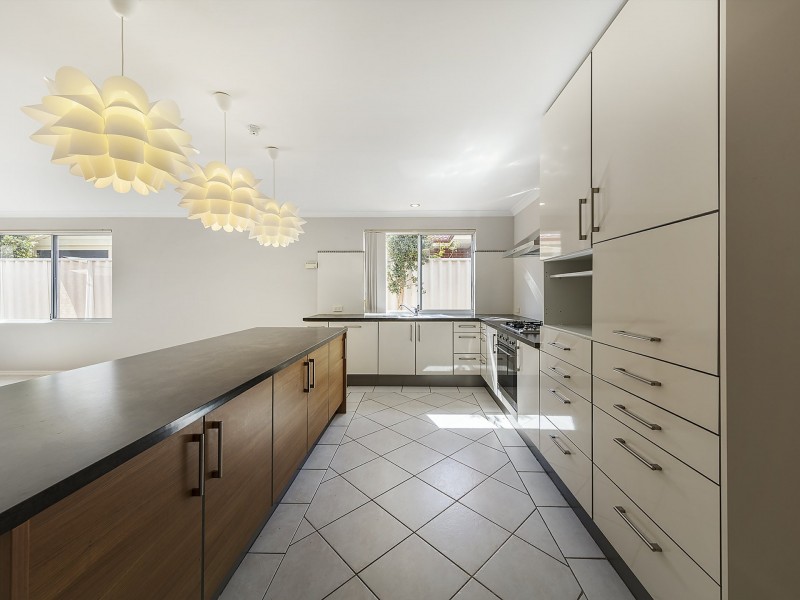 27 Innesvale Way, Carramar WA 6031