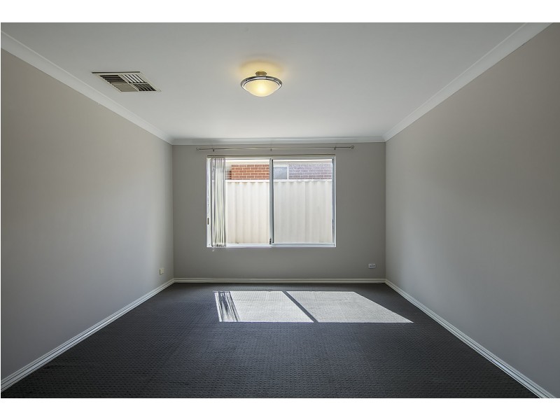 27 Innesvale Way, Carramar WA 6031