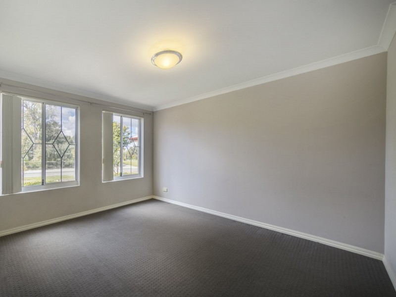 27 Innesvale Way, Carramar WA 6031