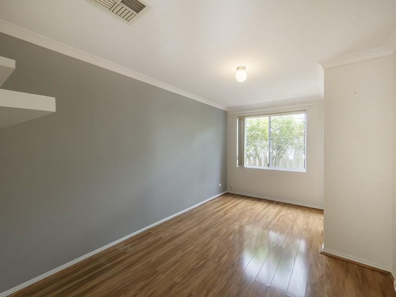 27 Innesvale Way, Carramar WA 6031