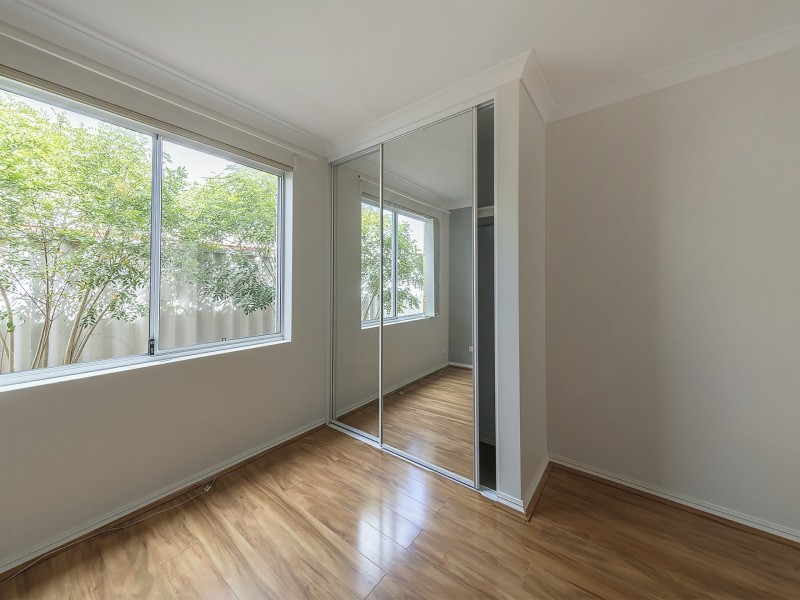 27 Innesvale Way, Carramar WA 6031