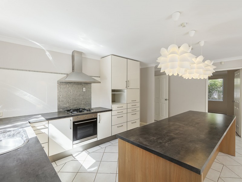 27 Innesvale Way, Carramar WA 6031