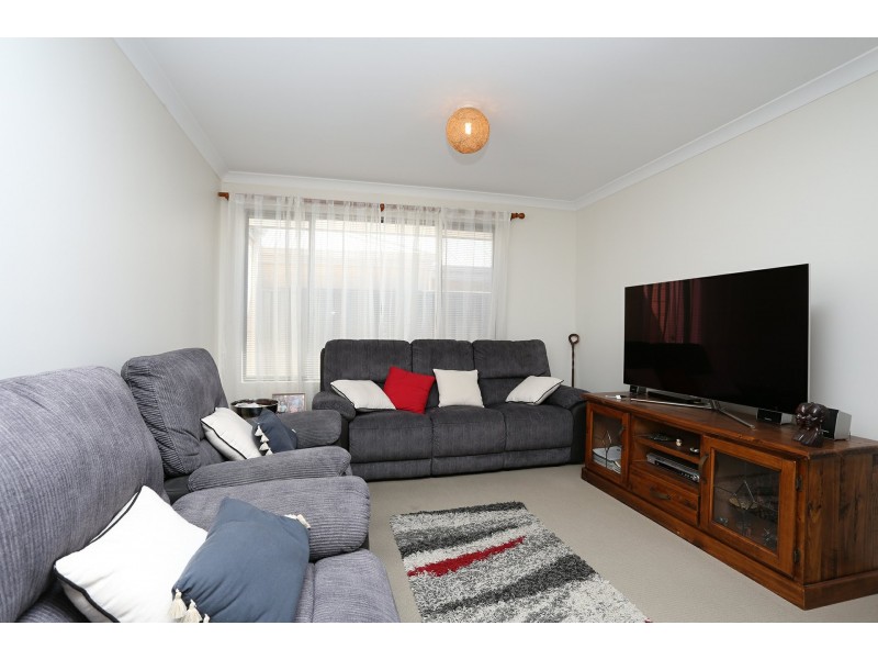 15 Genus Road, Banksia Grove WA 6031