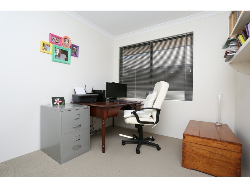 15 Genus Road, Banksia Grove WA 6031