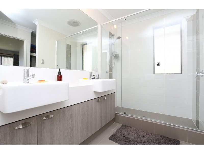 15 Genus Road, Banksia Grove WA 6031