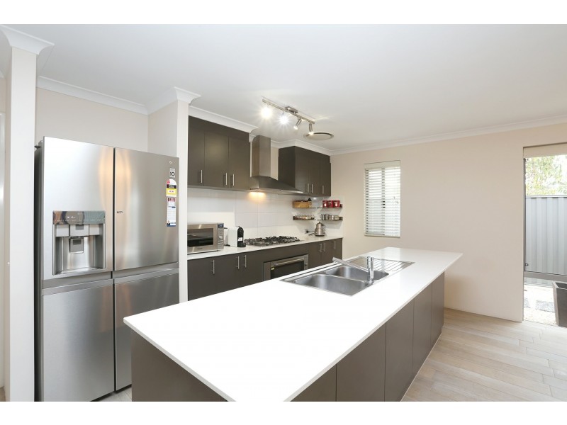 18 Versailles Turn, Landsdale WA 6065