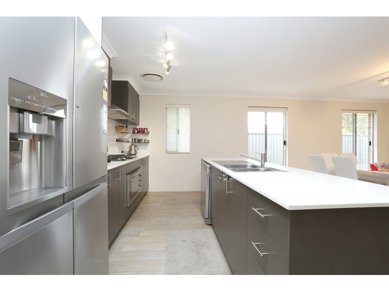 18 Versailles Turn, Landsdale WA 6065