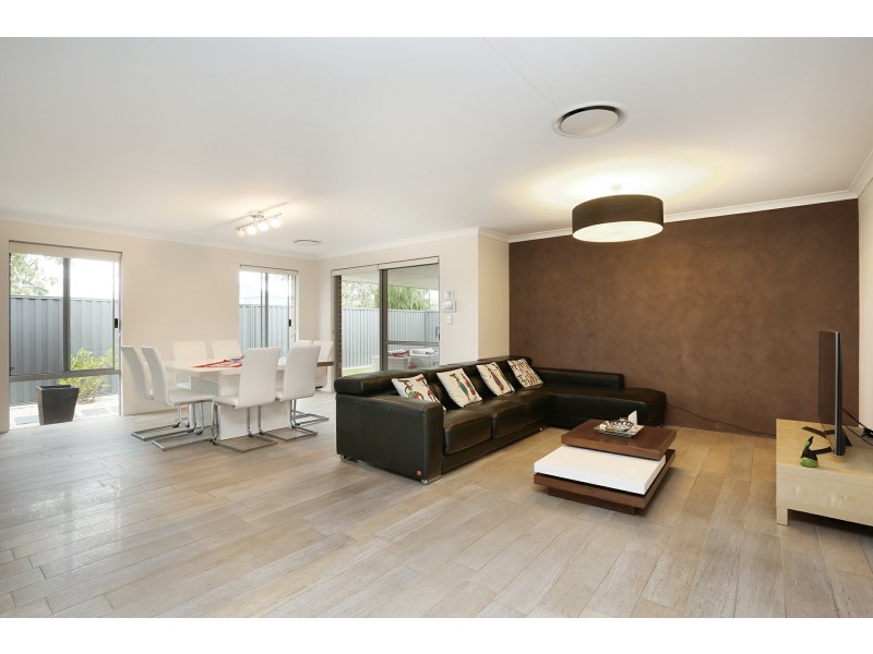 18 Versailles Turn, Landsdale WA 6065