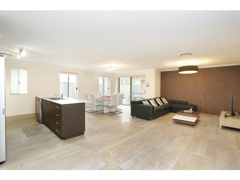 18 Versailles Turn, Landsdale WA 6065