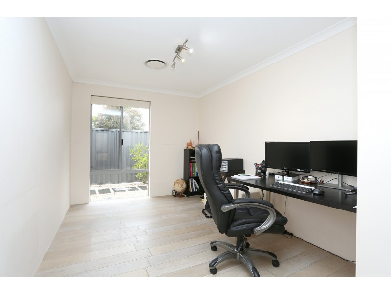 18 Versailles Turn, Landsdale WA 6065