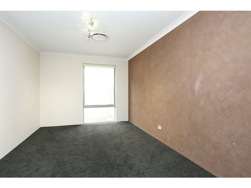 18 Versailles Turn, Landsdale WA 6065