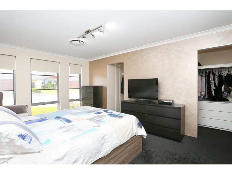 18 Versailles Turn, Landsdale WA 6065