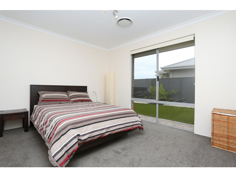 18 Versailles Turn, Landsdale WA 6065