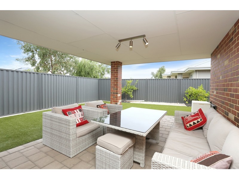 18 Versailles Turn, Landsdale WA 6065