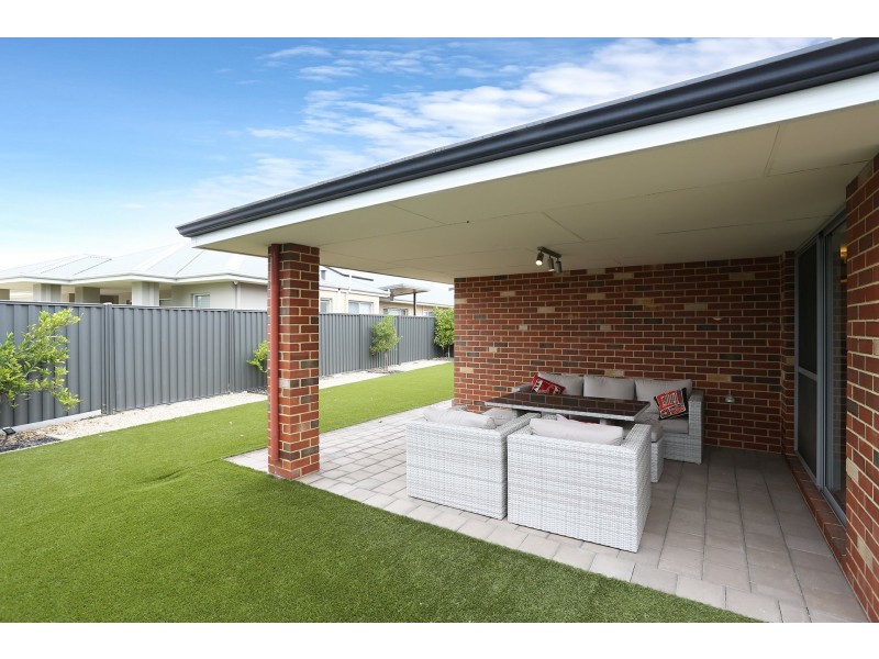 18 Versailles Turn, Landsdale WA 6065