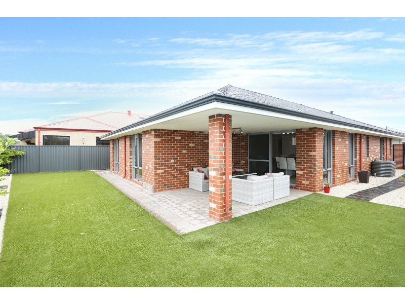 18 Versailles Turn, Landsdale WA 6065