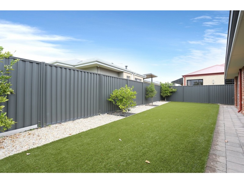 18 Versailles Turn, Landsdale WA 6065