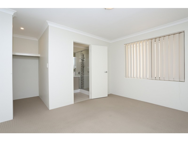 16 Vignerons Loop, Hocking WA 6065