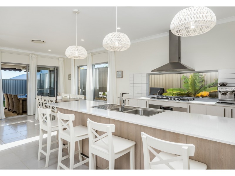 9 Lemon Way, Eglinton WA 6034