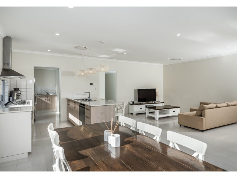 9 Lemon Way, Eglinton WA 6034