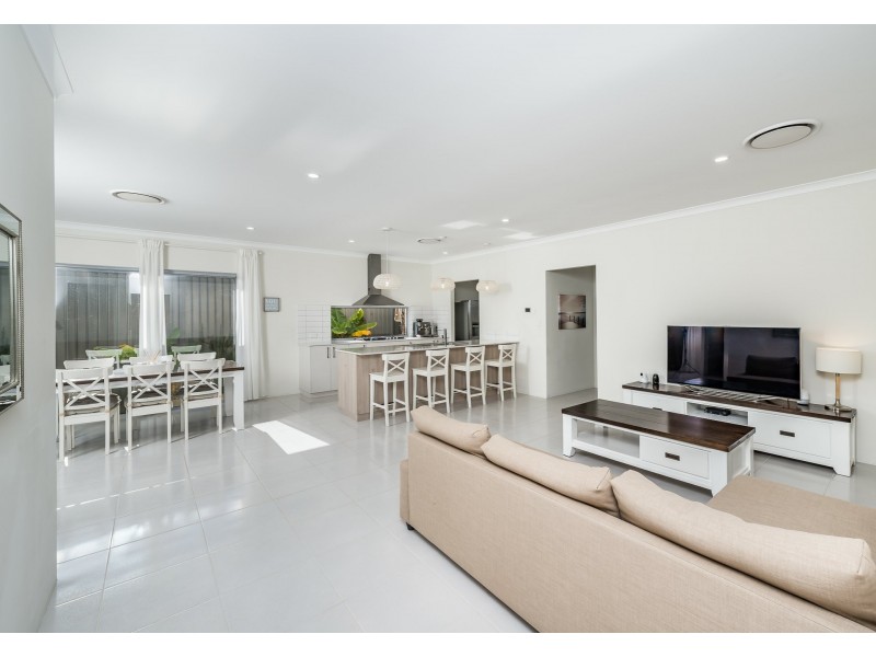 9 Lemon Way, Eglinton WA 6034