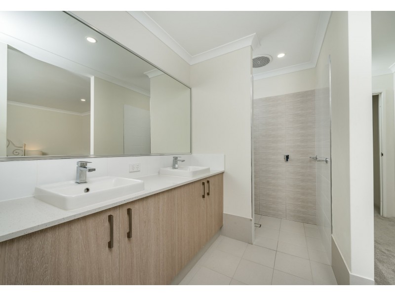 9 Lemon Way, Eglinton WA 6034