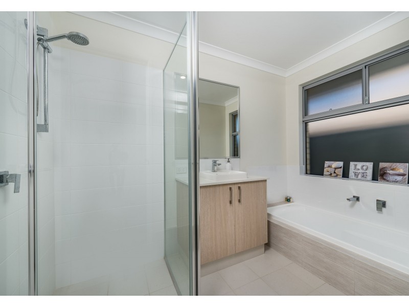 9 Lemon Way, Eglinton WA 6034