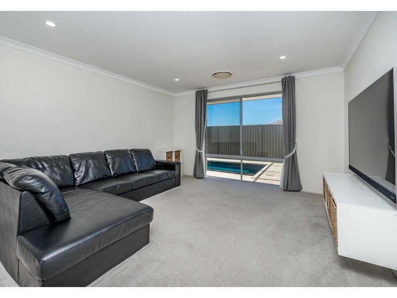 9 Lemon Way, Eglinton WA 6034