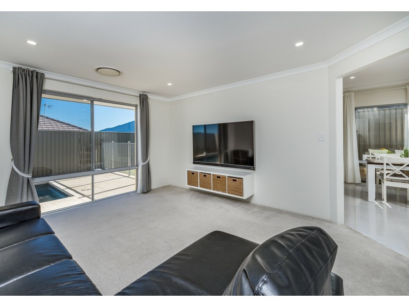 9 Lemon Way, Eglinton WA 6034