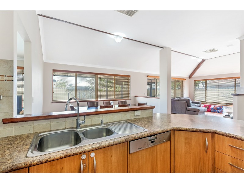 5 Rockdale Pass, Landsdale WA 6065