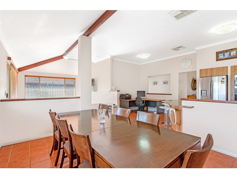 5 Rockdale Pass, Landsdale WA 6065