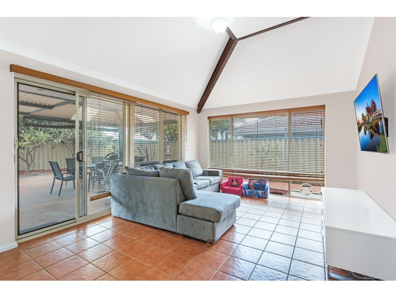 5 Rockdale Pass, Landsdale WA 6065