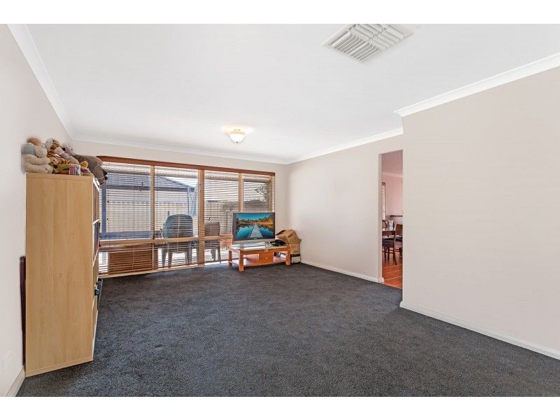 5 Rockdale Pass, Landsdale WA 6065