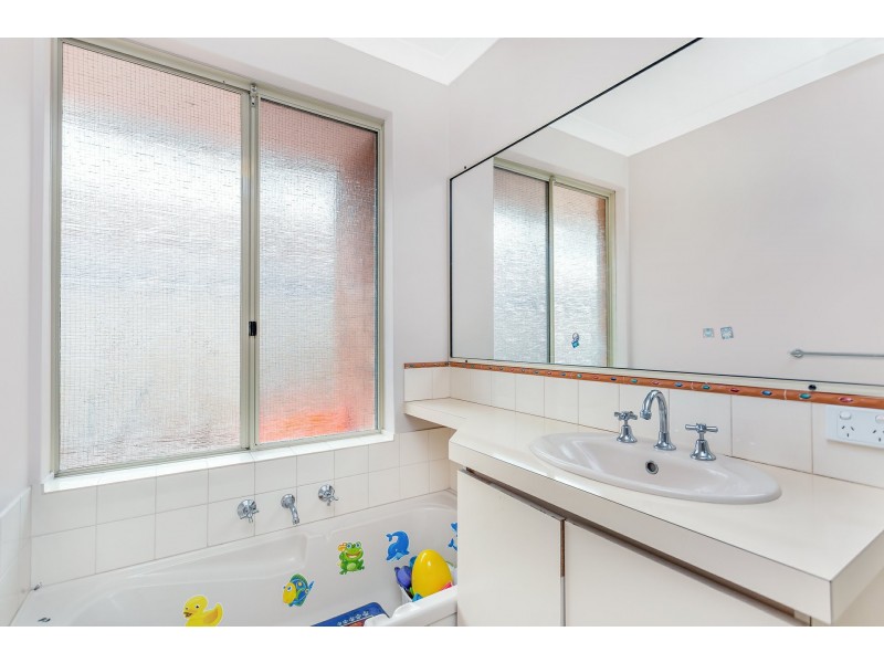 5 Rockdale Pass, Landsdale WA 6065