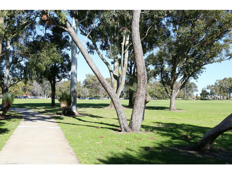 101a Kingsway, Madeley WA 6065