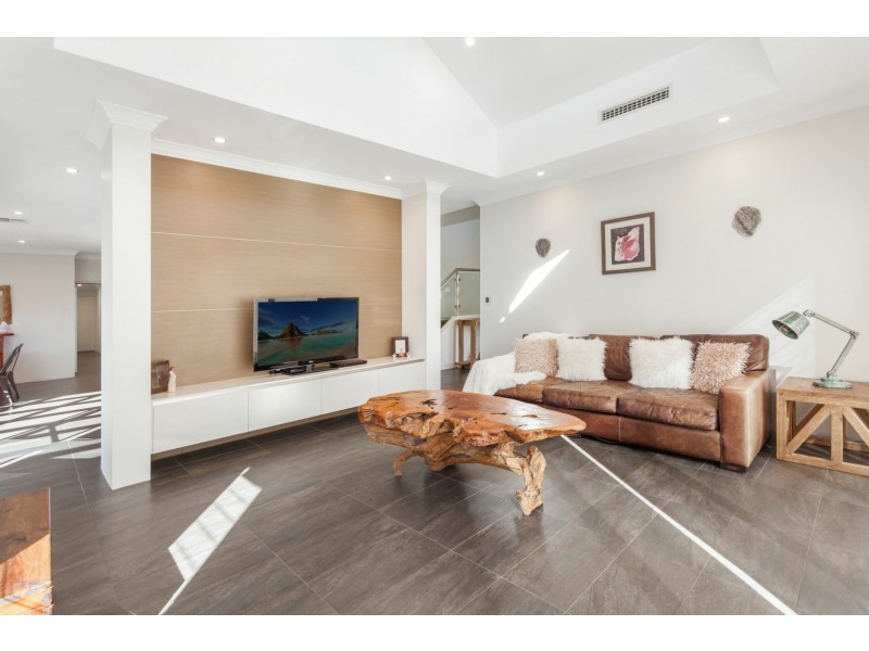 6 Malvern Road, Butler WA 6036