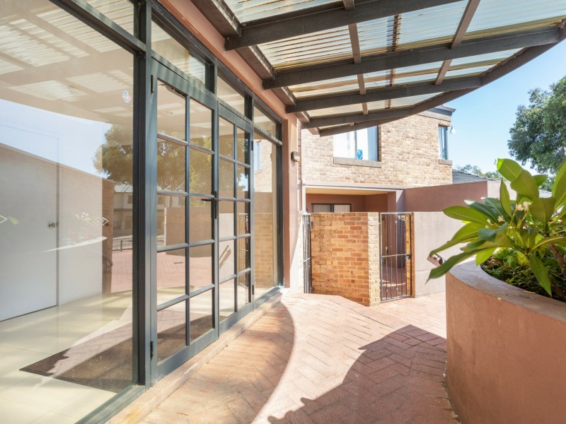 8/9 Lakeside Drive, Joondalup WA 6027