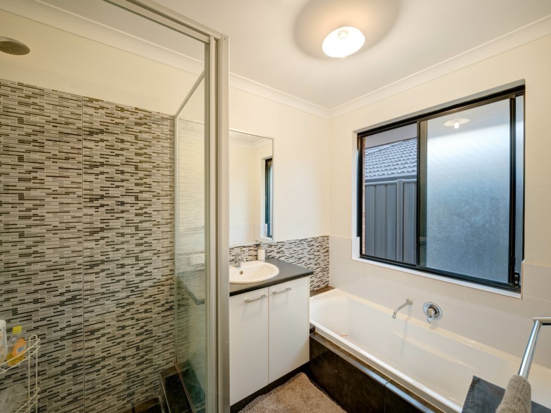 110 Glasshouse Drive, Banksia Grove WA 6031