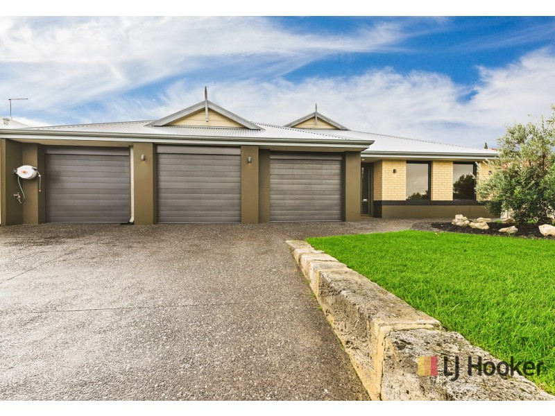 11 Bardeen Pass, Carramar WA 6031