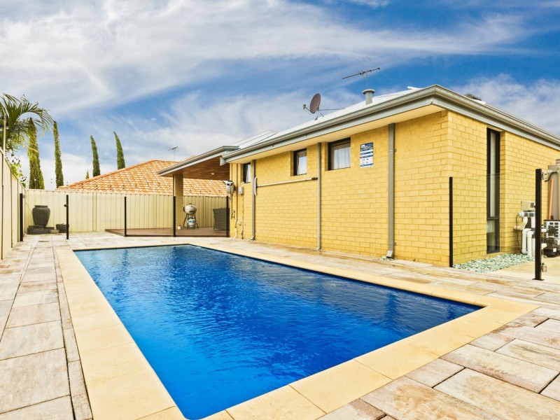 11 Bardeen Pass, Carramar WA 6031