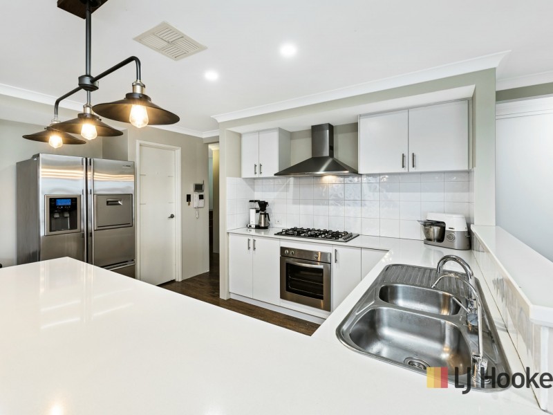 11 Bardeen Pass, Carramar WA 6031