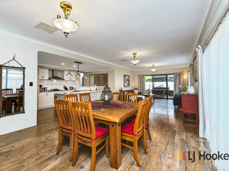 11 Bardeen Pass, Carramar WA 6031