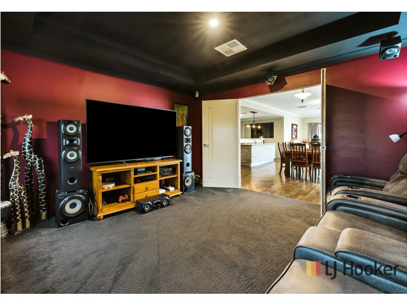 11 Bardeen Pass, Carramar WA 6031