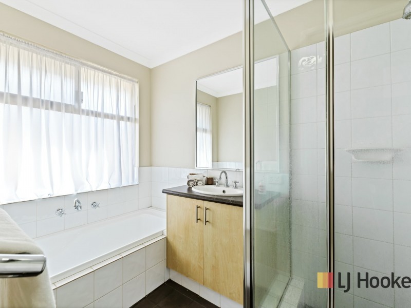11 Bardeen Pass, Carramar WA 6031