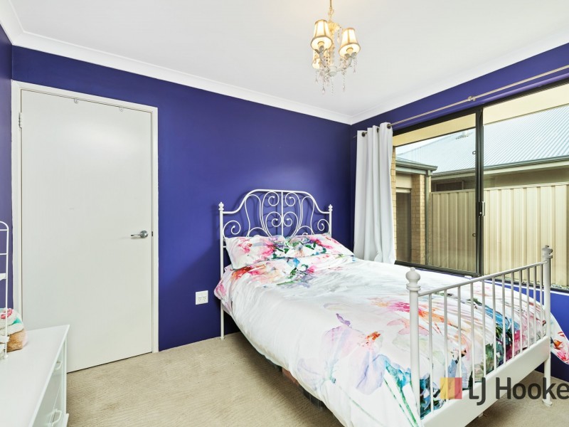 11 Bardeen Pass, Carramar WA 6031
