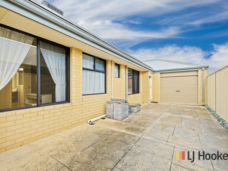 11 Bardeen Pass, Carramar WA 6031