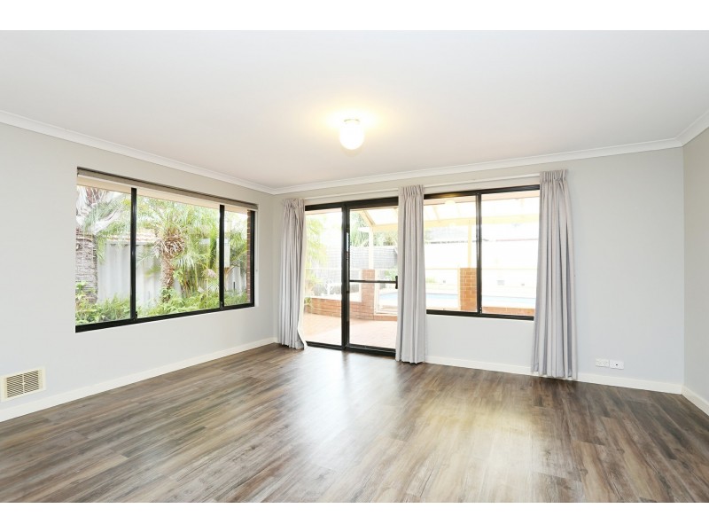 33 Sherlock Rise, Carramar WA 6031